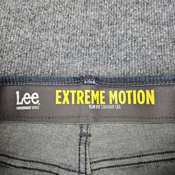 Lee Extreme Motion Regular Fit Straight Leg Jeans Men 34x30(27) Stretch Hemmed - Picture 2 of 11